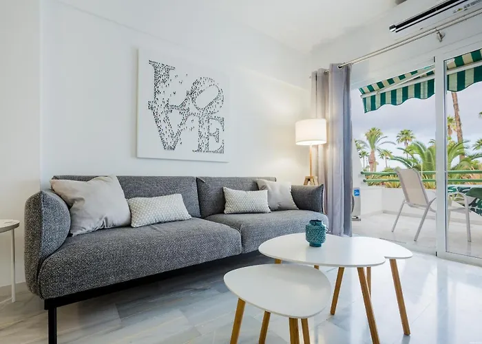 White - La Caleta Daire *